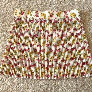 Mini flower pleated skirt